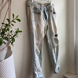 Light wash boyfriend jeans